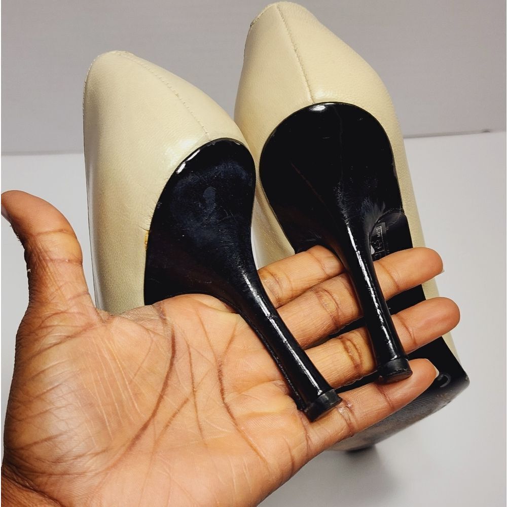 Via Spiga Cream and Black Pointed Toe Heels - Picture 5 of 10